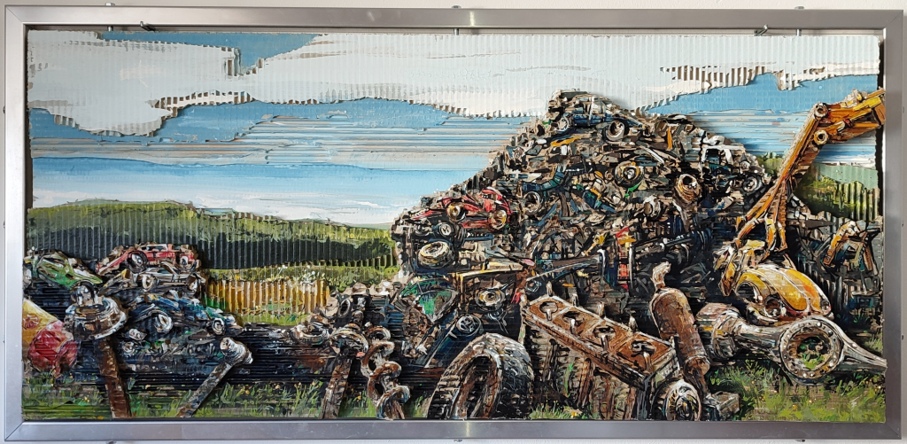 Bild Relief aus Wellpappe Berg aus Schrottkrossen